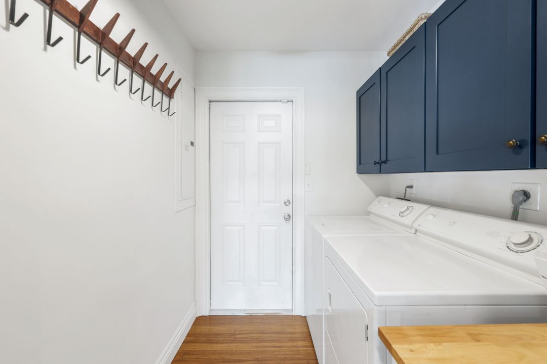 2319 Queens Way, Naples, FL 34112