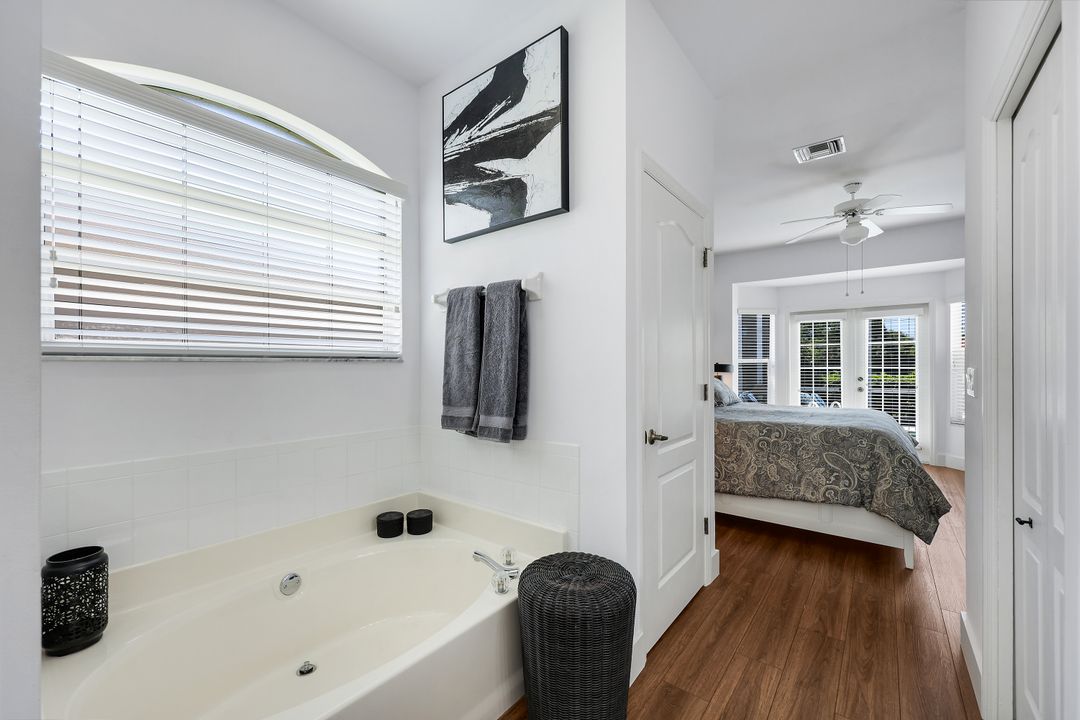 6585 Castlelawn Pl, Naples, FL 34113
