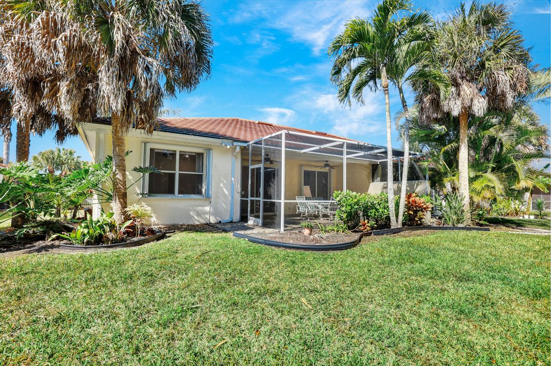 7488 Berkshire Pines Dr, Naples, FL 34104