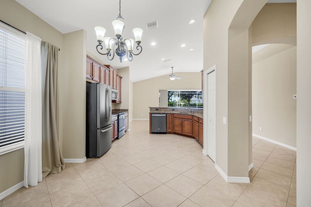 2730 Brightside Ct, Cape Coral, FL 33991