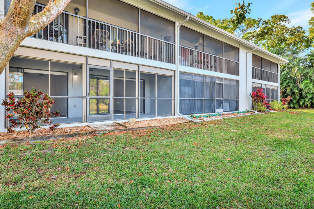 1227 Commonwealth Cir, Naples, FL 34116