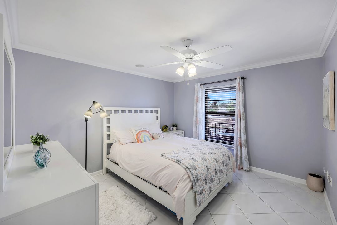 195 Cypress Way E #9, Naples, FL 34110