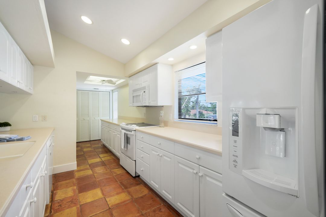 1043 Blue Heron Dr, Sanibel, FL 33957