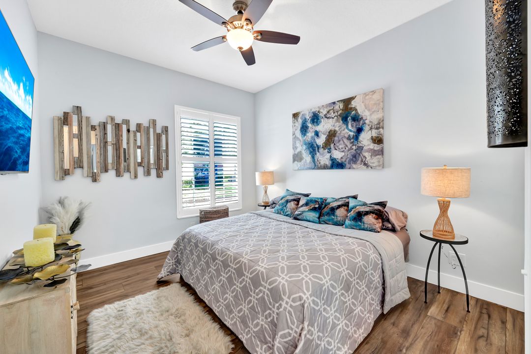 5441 Freeport Ln, Naples, FL 34119