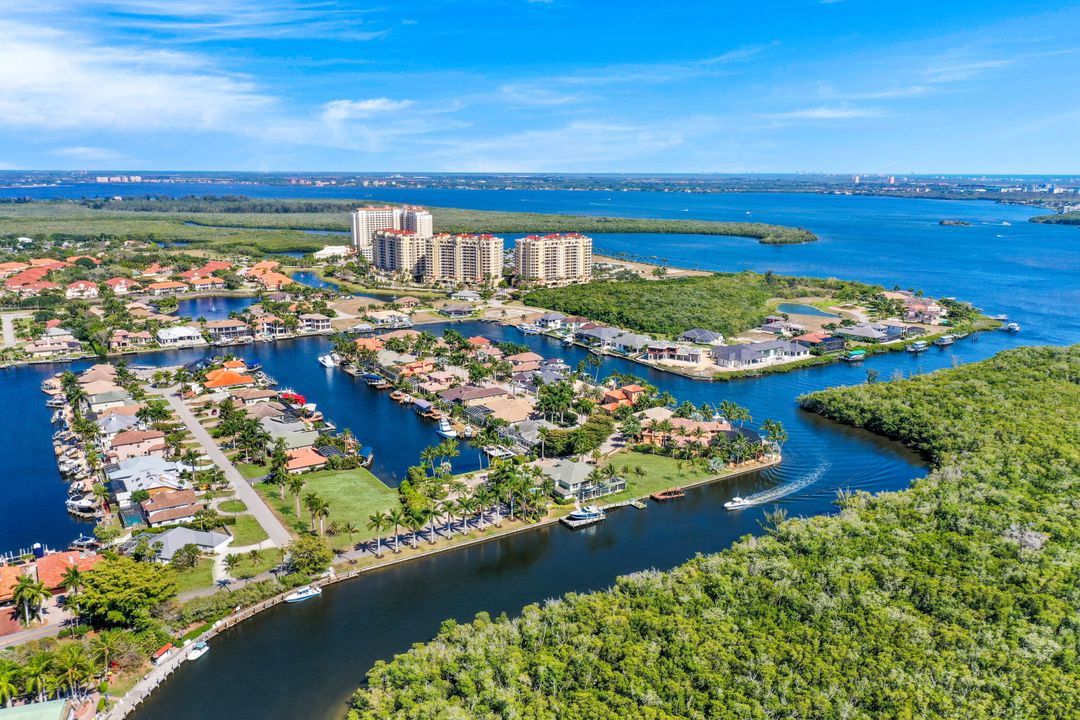 5793 Cape Harbour Dr #615, Cape Coral, FL 33914