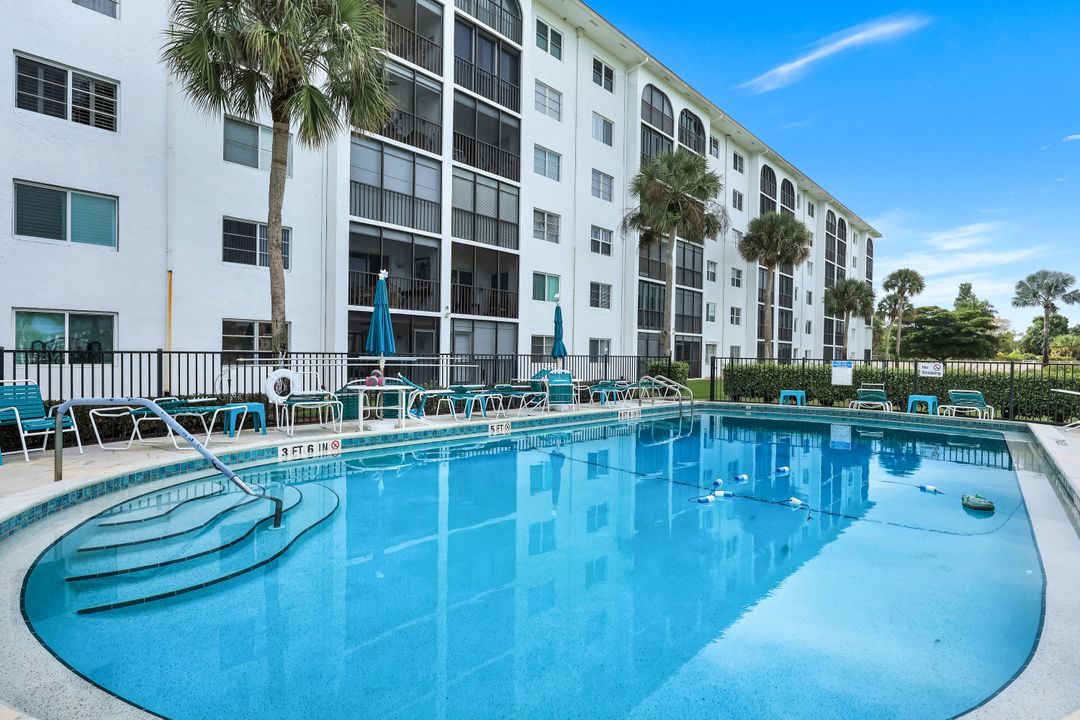 37 High Point Cir E #109, Naples, FL 34103