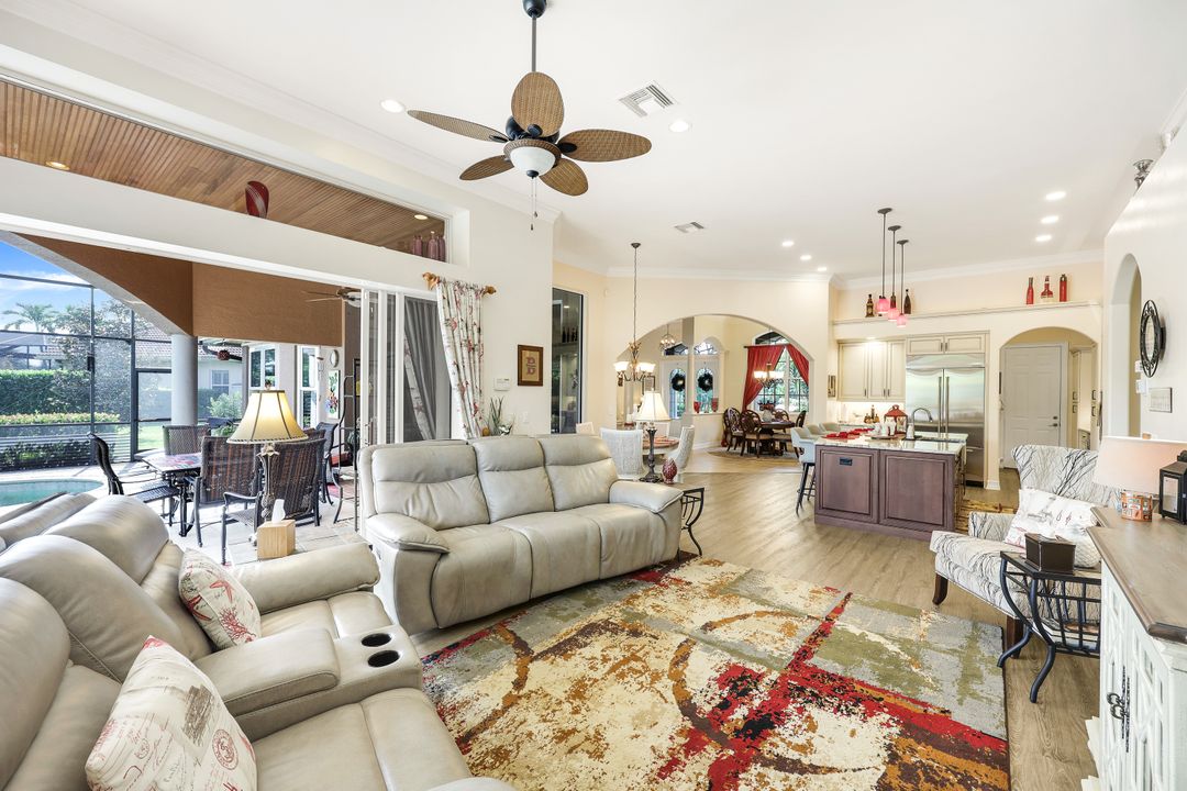 5926 Amberwood Dr, Naples, FL 34110