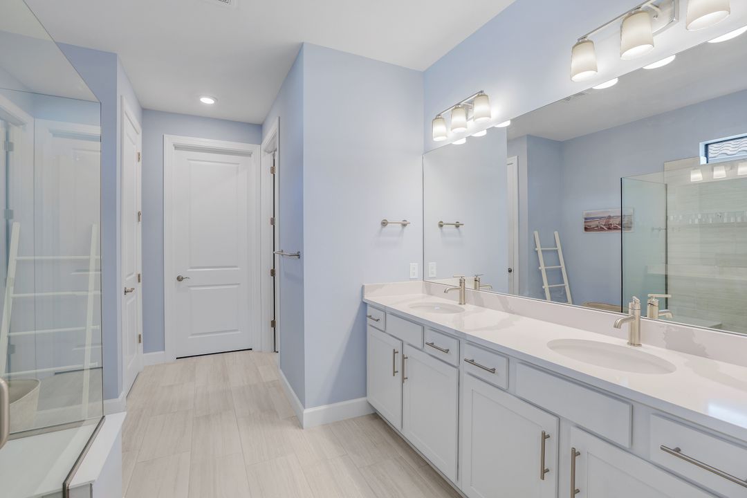 1944 Yellowfin Cir, Naples, FL 34114