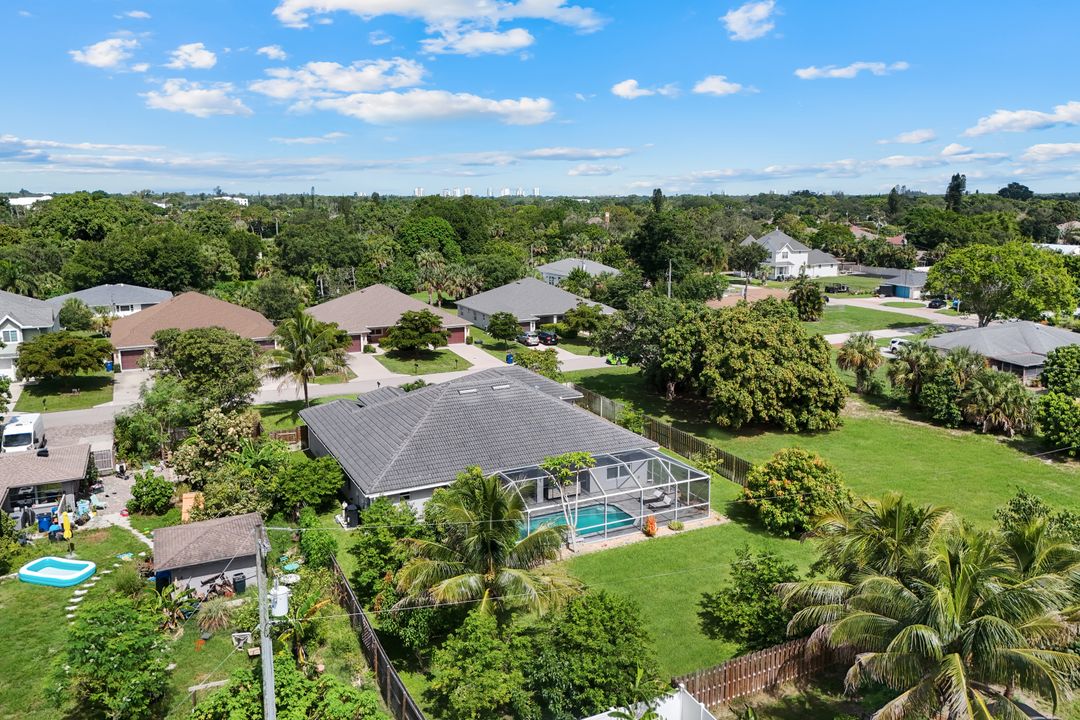 27741 Roslin Dr, Bonita Springs, FL 34135