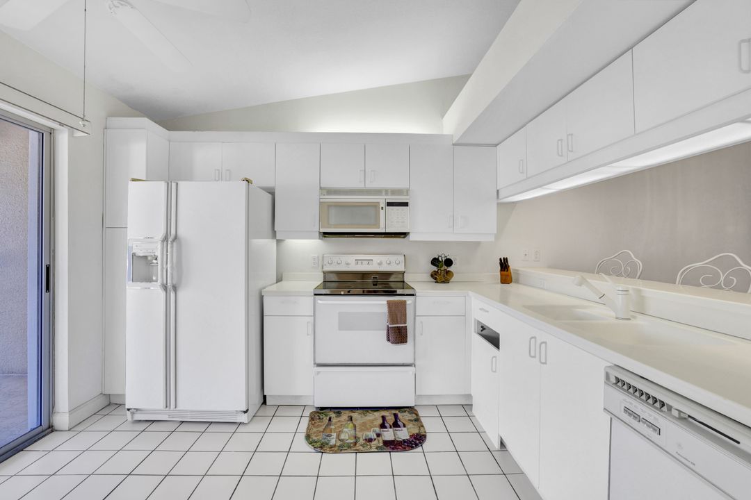 2372 Hidden Lake Dr #08, Naples, FL 34112