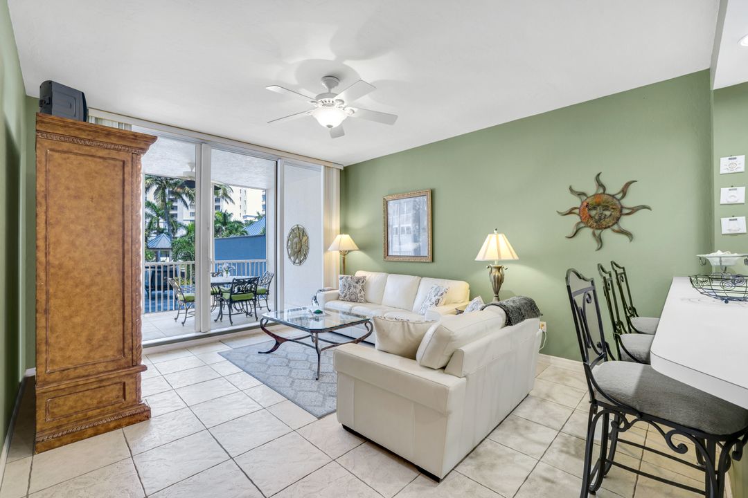 460 Launch Cir #202, Naples, FL 34108