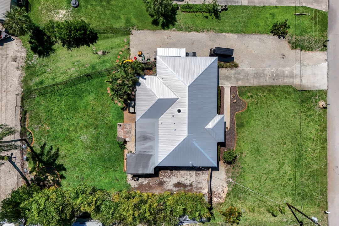 20621 Pine Tree Ln, Estero, FL 33928