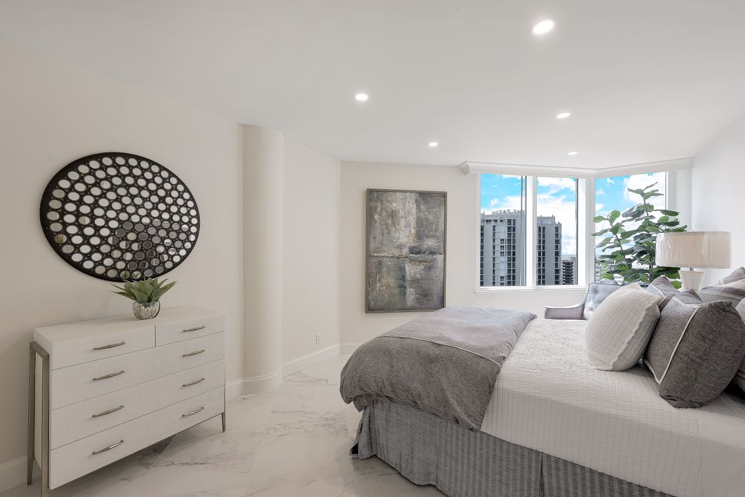 4041 Gulf Shore Blvd N #PH-6, Naples, FL 34103