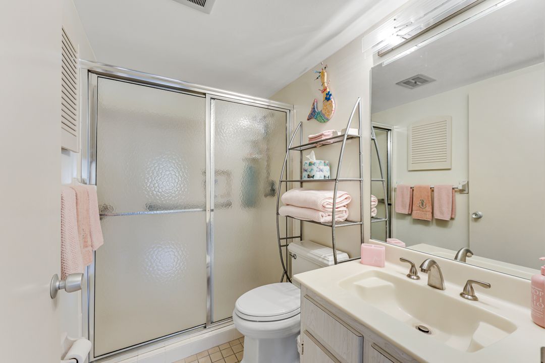 72 7th St S #202, Naples, FL 34102