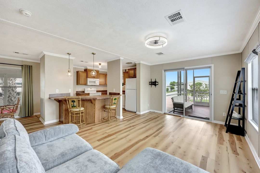 524 Menton Ln, Naples, FL 34112