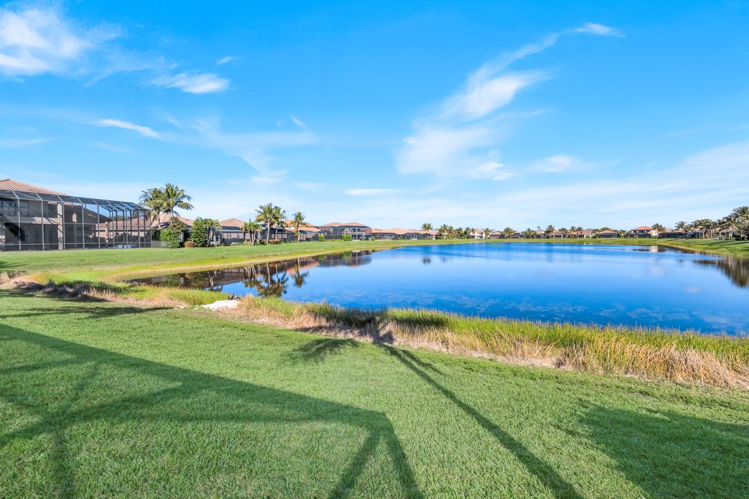 2735 Cinnamon Bay Cir, Naples, FL 34119