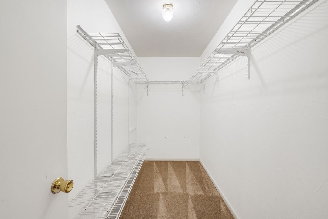 5290 Cypress Ln, Naples, FL 34113