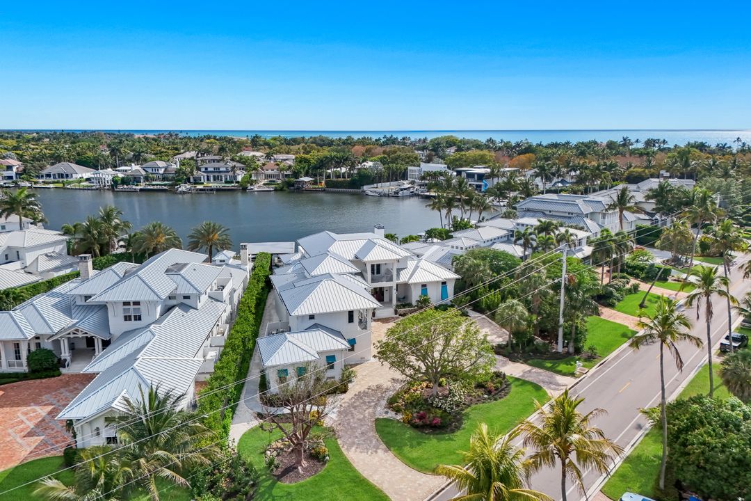 380 18th Ave S, Naples, FL 34102