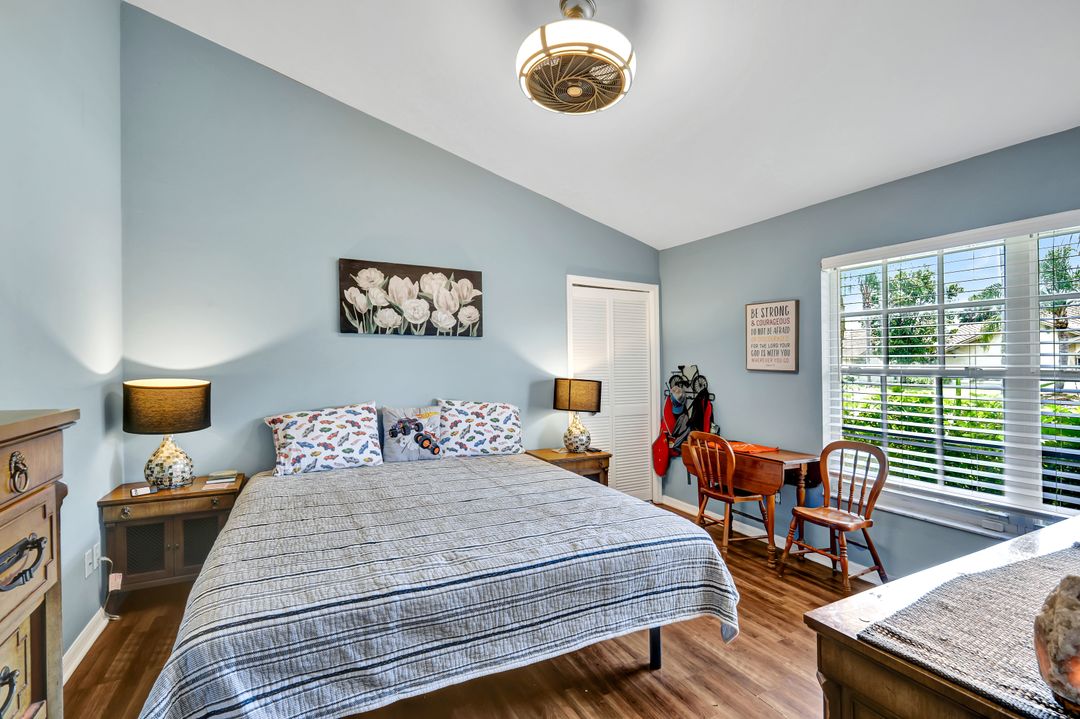 350 Henley Dr, Naples, FL 34104