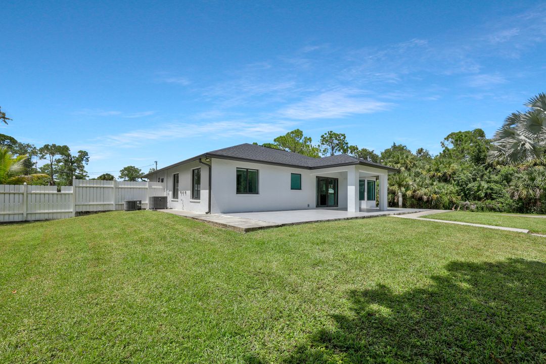 380 4th St NE, Naples, FL 34120