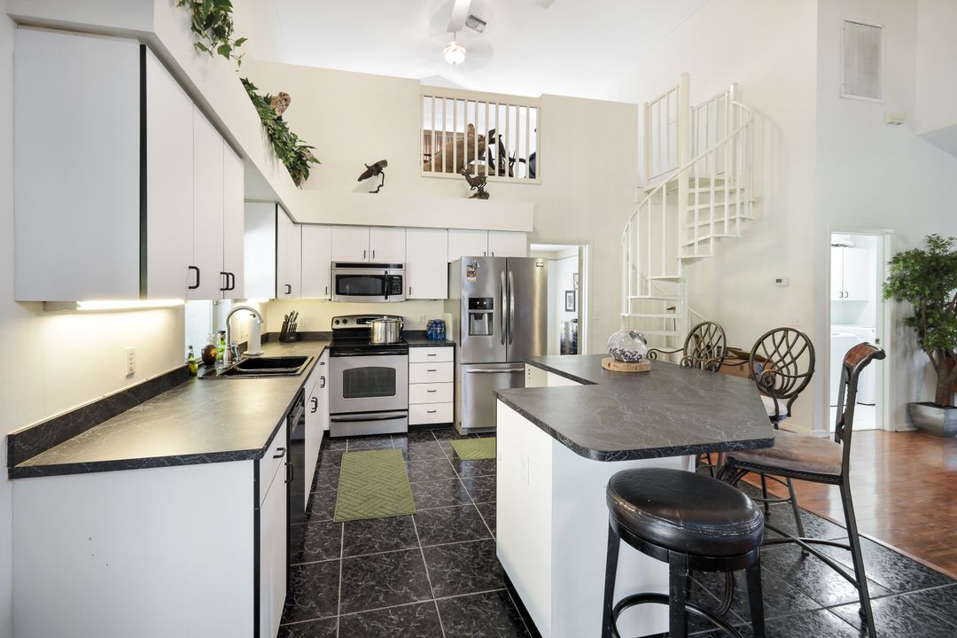 161 20th Ave NW, Naples, FL 34120