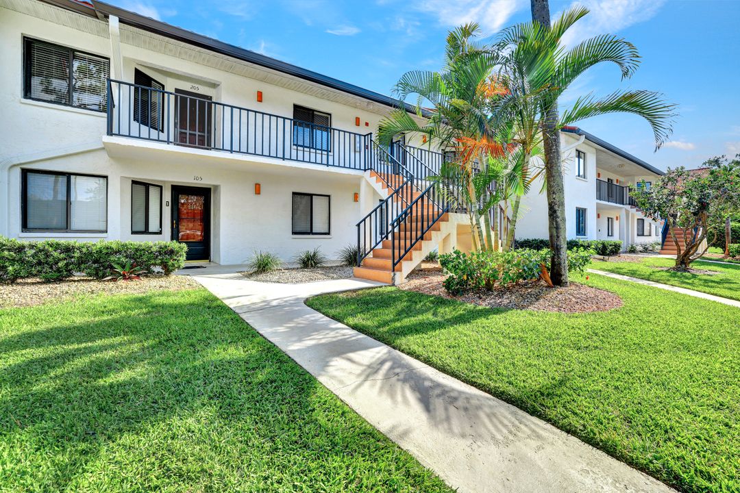 4987 Pepper Cir, Naples, FL 34113