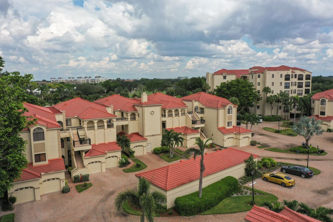 7048 Pelican Bay Blvd #305, Naples, FL 34108