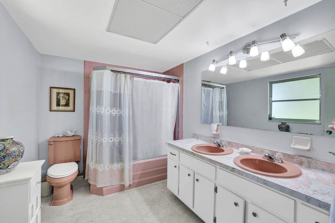 521 Piper Blvd, Naples, FL 34110