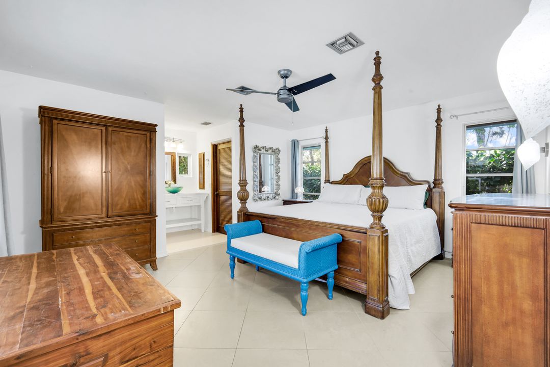 4352 Parrot Ave, Naples, FL 34104