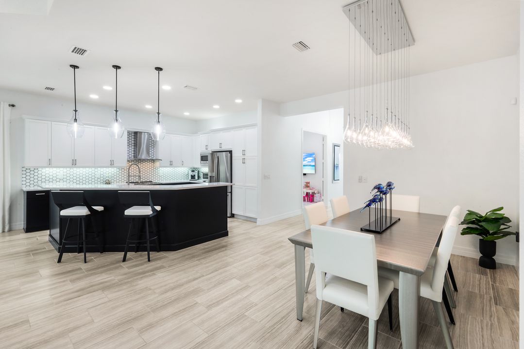 13836 Luna Dr, Naples, FL 34109