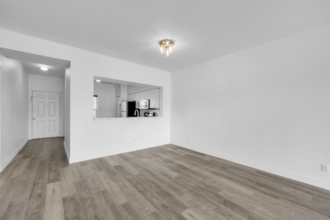 3250 Cypress Glen Way, Naples, FL 34109