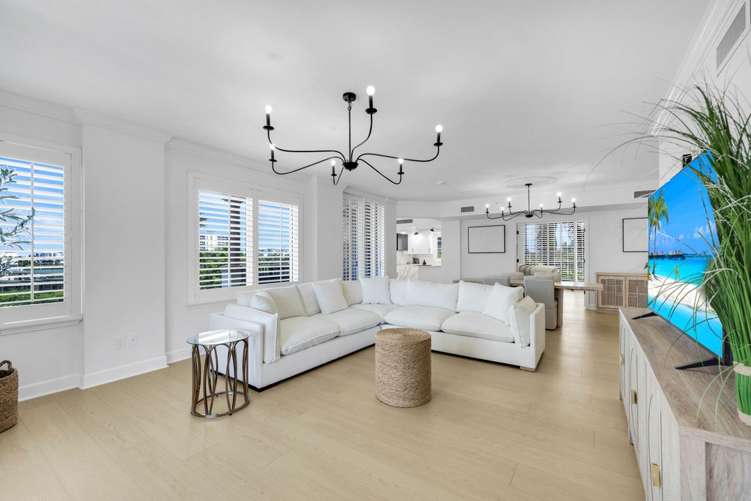 8720 Bay Colony Dr #404, Naples, FL 34108