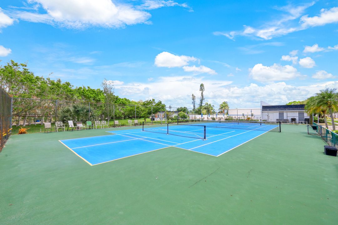 6825 Bogey Dr, Fort Myers, FL 33919