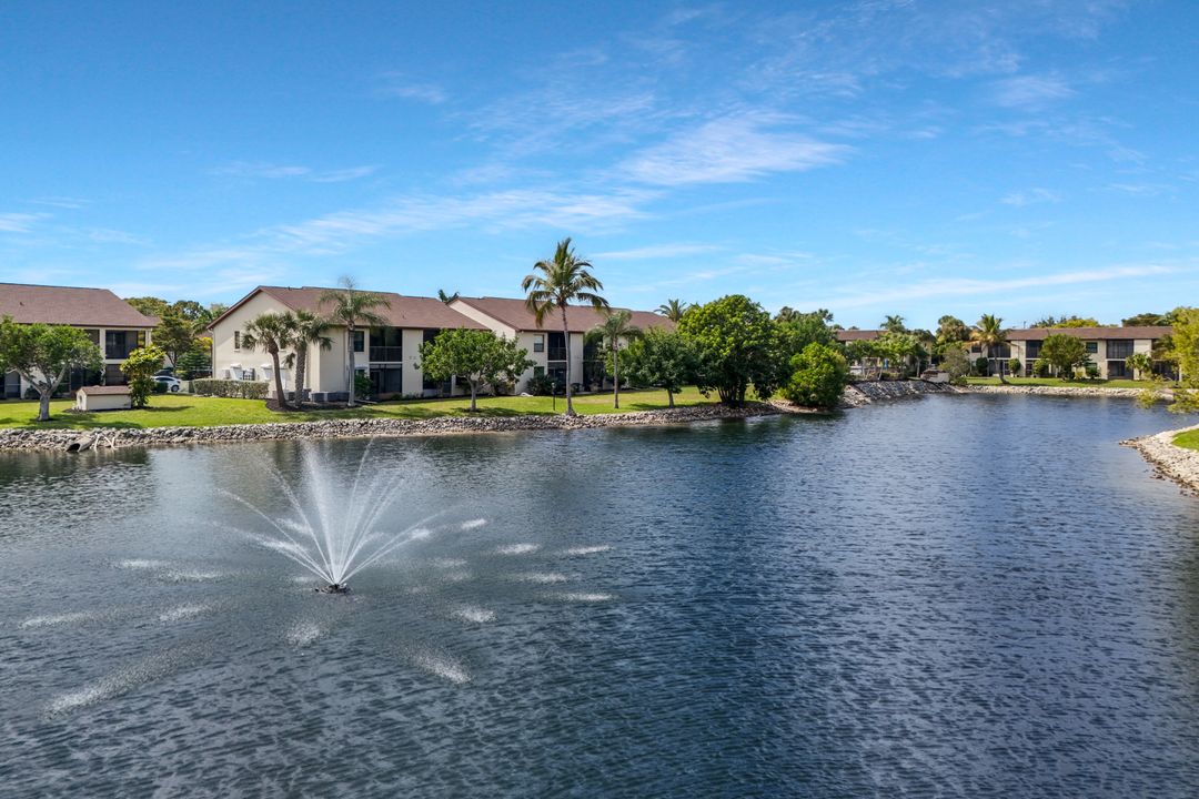 9290 Lake Park Dr #104, Fort Myers, FL 33919