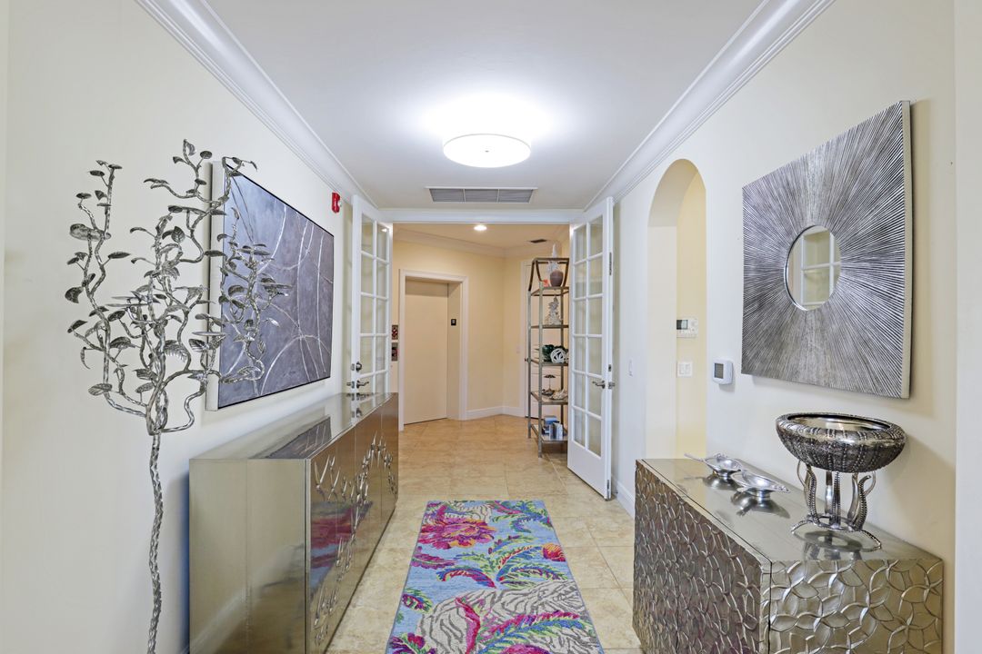 2555 Marquesa Royale Ln #1-101, Naples, FL 34109