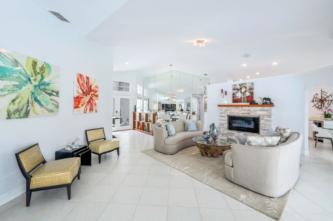 1343 Old Oak Ln, Naples, FL 34110