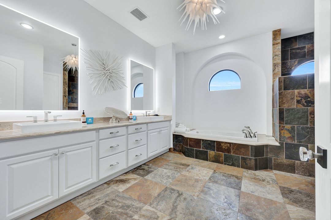 494 Seagull Ave, Naples, FL 34108