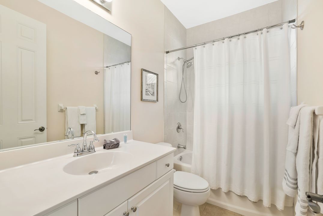 981 Tivoli Ct, Naples, FL 34104