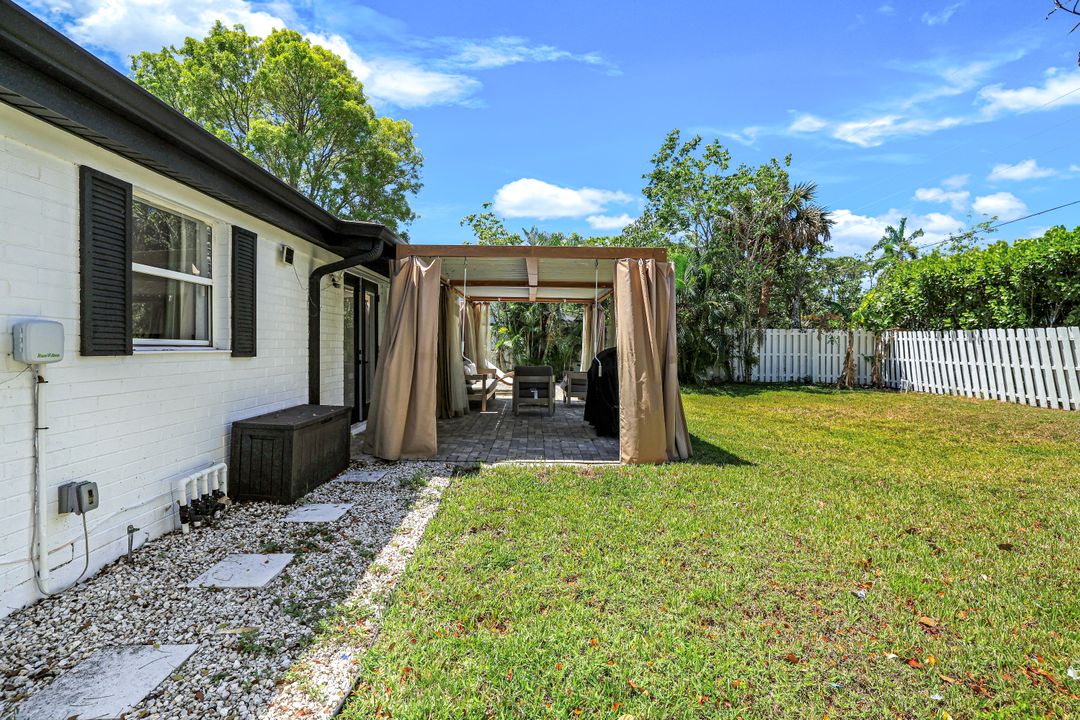 1300 Pine St, Naples, FL 34104