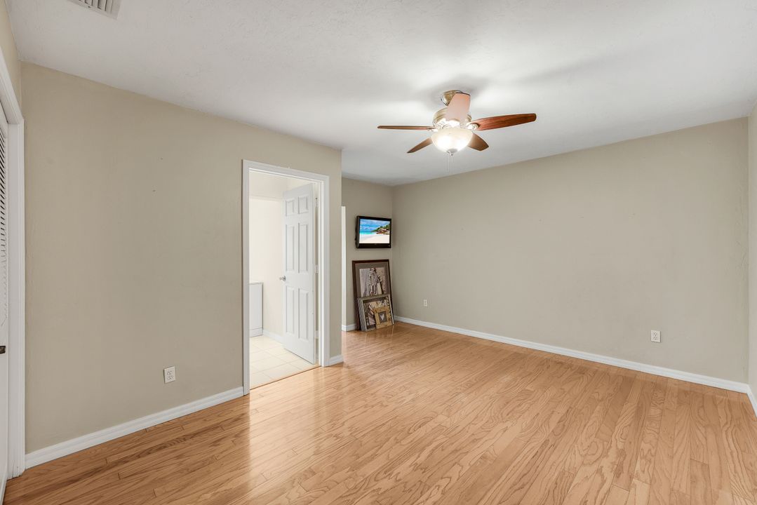 1924 Empress Ct, Naples, FL 34110
