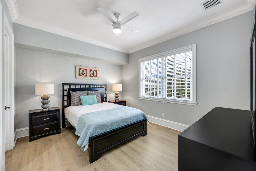1550 Gordon Dr, Naples, FL 34102