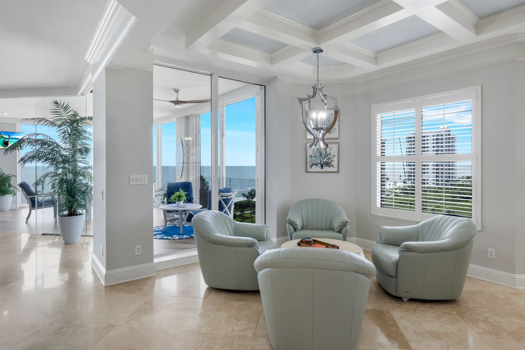 81 Seagate Dr, Naples, FL 34103
