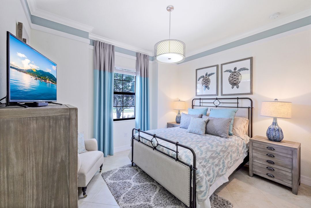 2939 Aviamar Cir, Naples, FL 34114