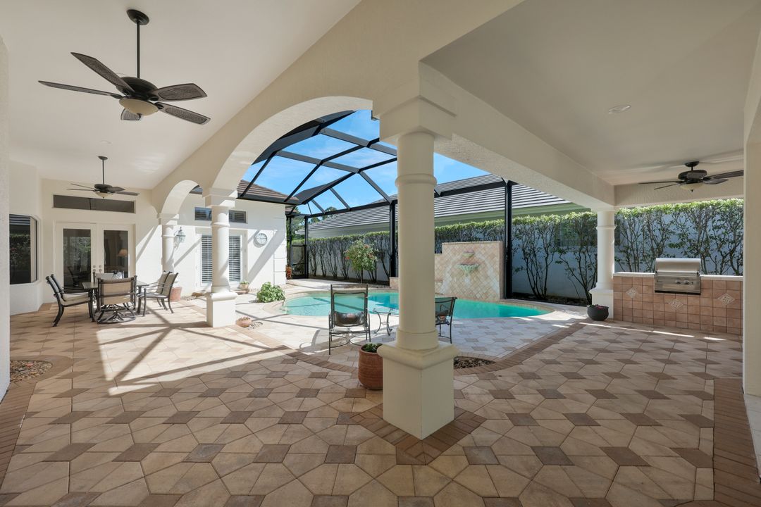 5058 Kensington High St, Naples, FL 34105