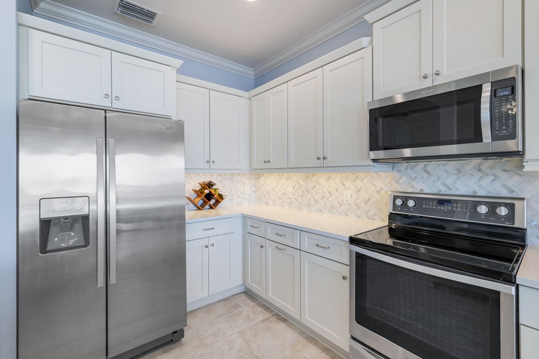 9060 Siesta Bay Dr #101, Naples, FL 34120