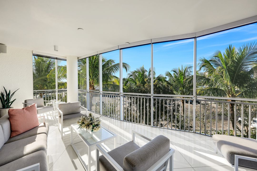 13665 Vanderbilt Dr #301, Naples, FL 34110