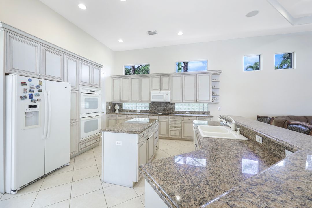 25041 Ridge Oak Dr, Bonita Springs, FL 34134