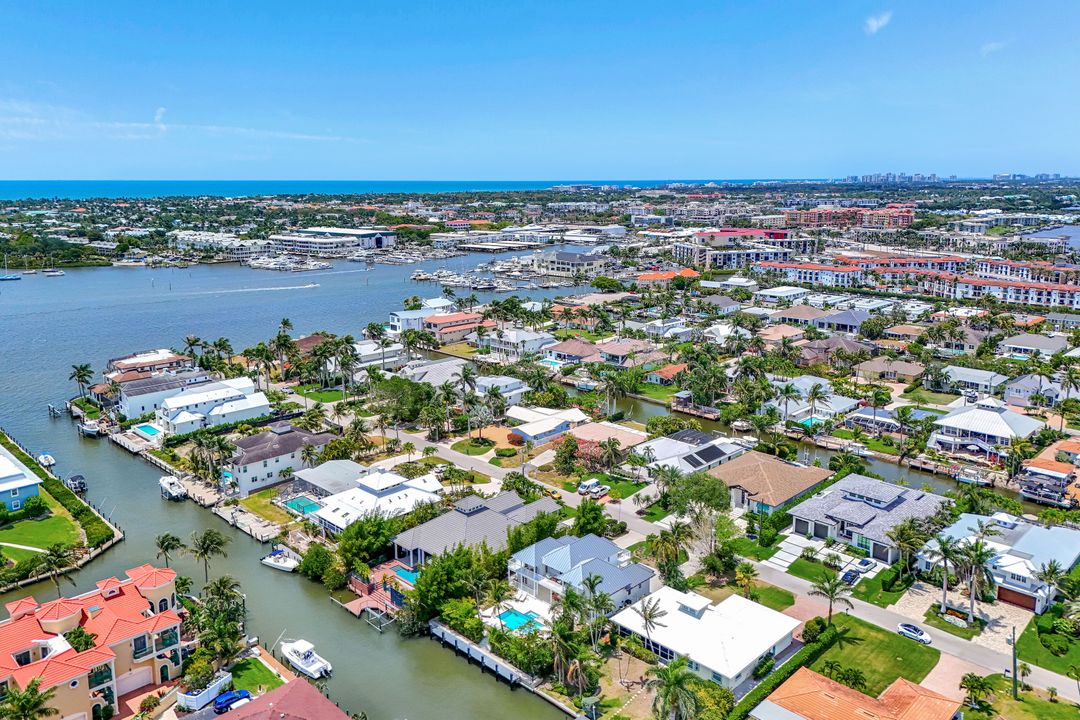1500 Pelican Ave, Naples, FL 34102