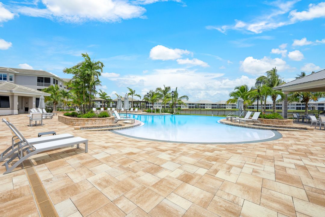 164 Indies Drive E #104, Naples, FL