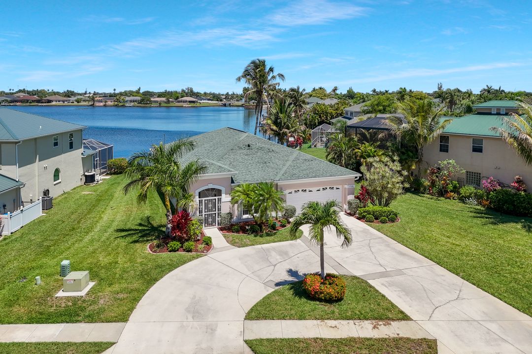 1726 Emerald Cove Cir, Cape Coral, FL 33991